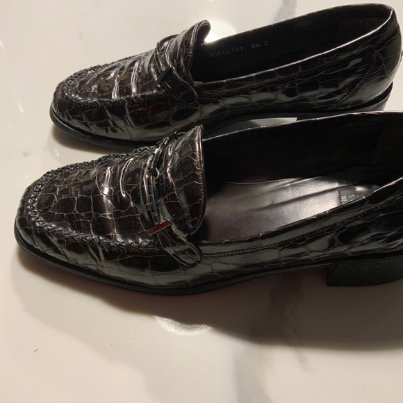 Stuart Weitzman - Picture 3 of 3